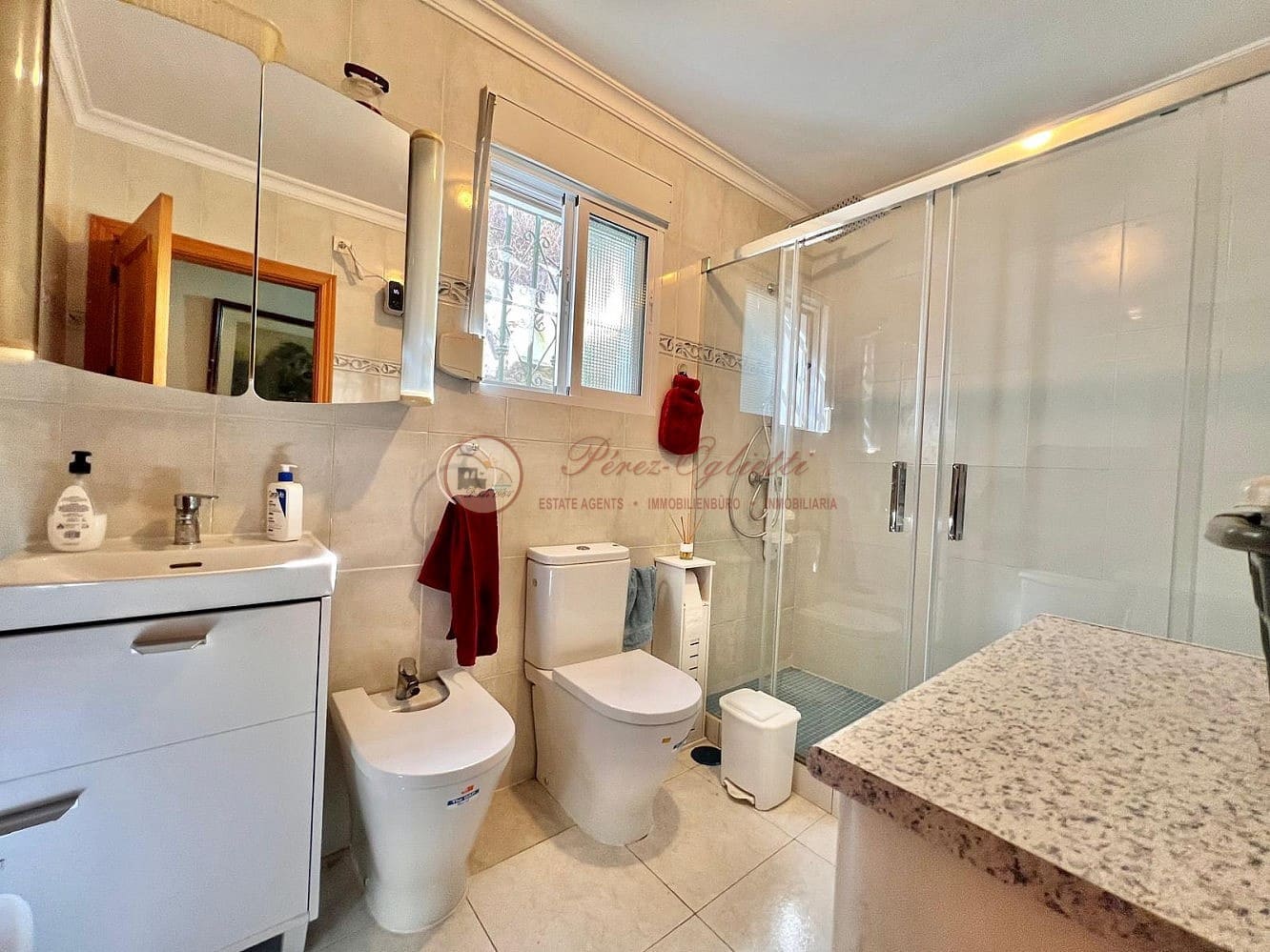 2 soveværelse Villa til salg i Torrox med swimmingpool - € 390.000 (Ref: 9977941)