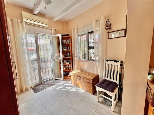 2 soveværelse Villa til salg i Torrox Pueblo, Torrox med swimmingpool - € 390.000 (Ref: 9977941)