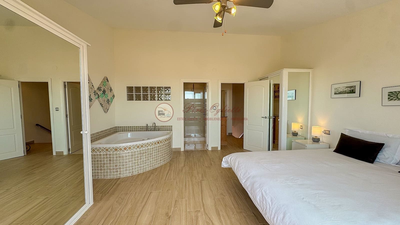 2 bedroom Villa for sale in Nerja - € 399,000 (Ref: 9981275)