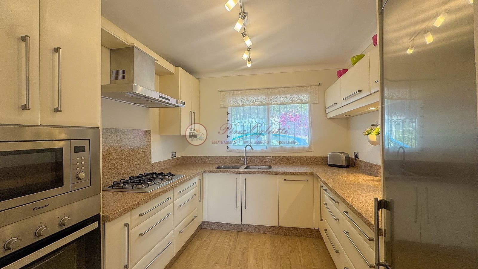 2 bedroom Villa for sale in Nerja - € 399,000 (Ref: 9981275)