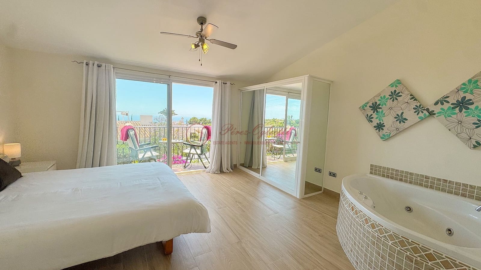 2 bedroom Villa for sale in Nerja - € 399,000 (Ref: 9981275)