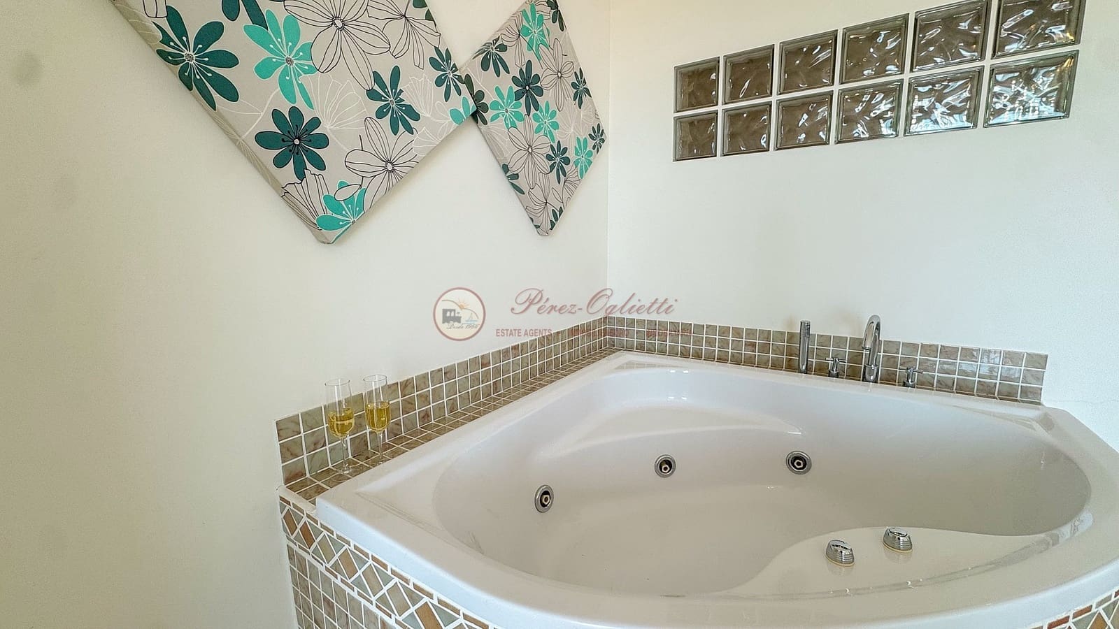 2 bedroom Villa for sale in Nerja - € 399,000 (Ref: 9981275)
