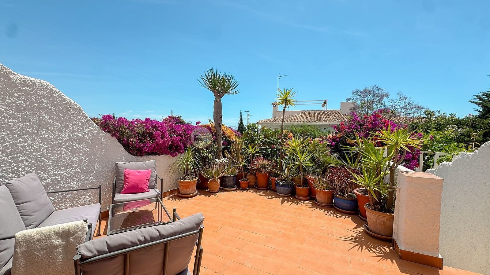 2 bedroom Villa for sale in Nerja - € 399,000 (Ref: 9981275)