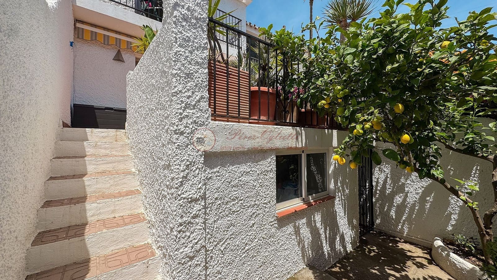 2 bedroom Villa for sale in Nerja - € 399,000 (Ref: 9981275)