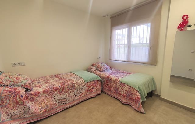 3 slaapkamer Appartement voor vakantieverhuur in Calas Santiago Bernabéu, Santa Pola met zwembad - € 950 (Ref: 7739408)