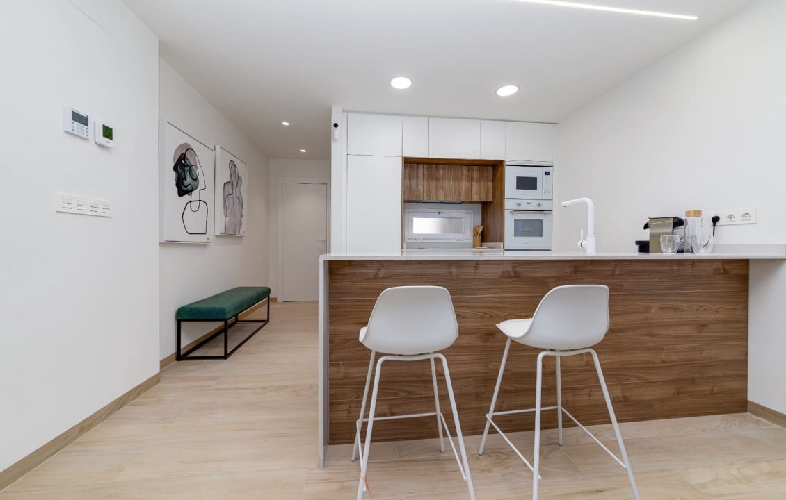 2 Zimmer Apartment zu verkaufen in El Raso mit Pool - 285.000 € (Ref: 8056605)