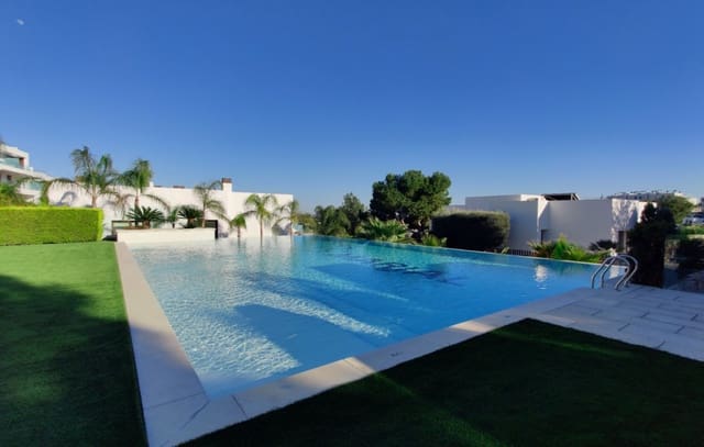 Apartamento de 3 habitaciones en Las Colinas Golf, Orihuela en venta con piscina - 535.000 € (Ref: 8123371)