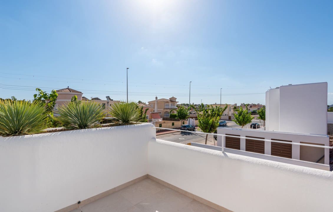 3 bedroom Villa for sale in Los Alcazares with pool - € 349,900 (Ref: 8304644)