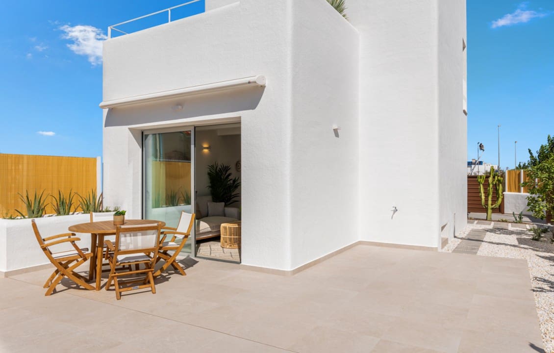 3 bedroom Villa for sale in Los Alcazares with pool - € 349,900 (Ref: 8304644)