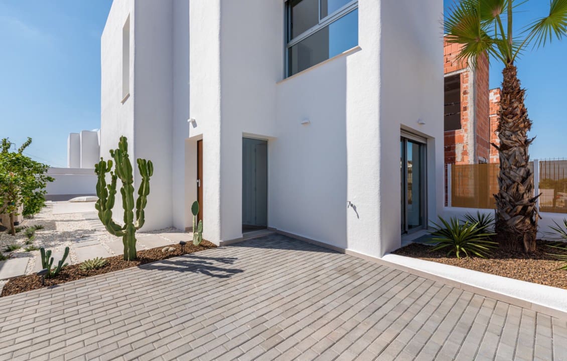 3 bedroom Villa for sale in Los Alcazares with pool - € 349,900 (Ref: 8304644)