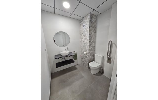 Office for rent in Centro, Elche / Elx - € 260 (Ref: 8396210)