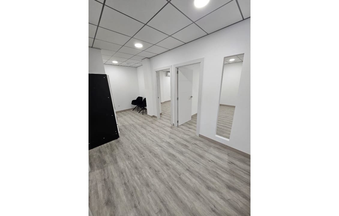 Bureau à louer à Elche / Elx - 260 € (Ref: 8396210)