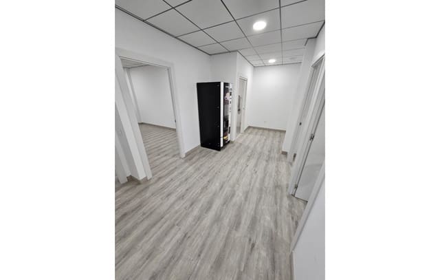 Office for rent in Centro, Elche / Elx - € 260 (Ref: 8396210)