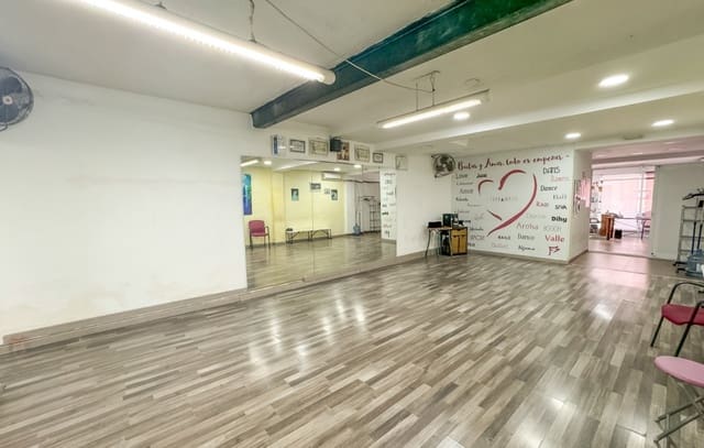 3 bedroom Commercial for sale in Pont Nou - Corazón de Jesús, Elche / Elx - € 65,000 (Ref: 8594708)