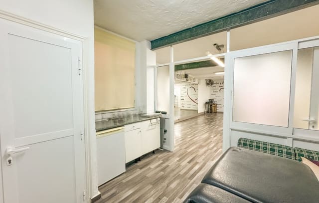 3 bedroom Commercial for sale in Pont Nou - Corazón de Jesús, Elche / Elx - € 65,000 (Ref: 8594708)