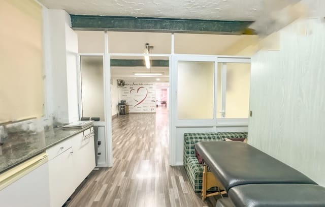 3 bedroom Commercial for sale in Pont Nou - Corazón de Jesús, Elche / Elx - € 65,000 (Ref: 8594708)