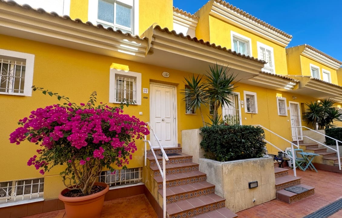 2 bedroom Townhouse for sale in Rojales with pool - € 160,000 (Ref: 8758606)