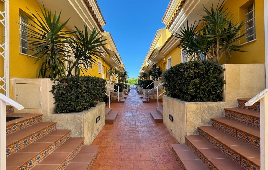 2 bedroom Townhouse for sale in Rojales with pool - € 160,000 (Ref: 8758606)