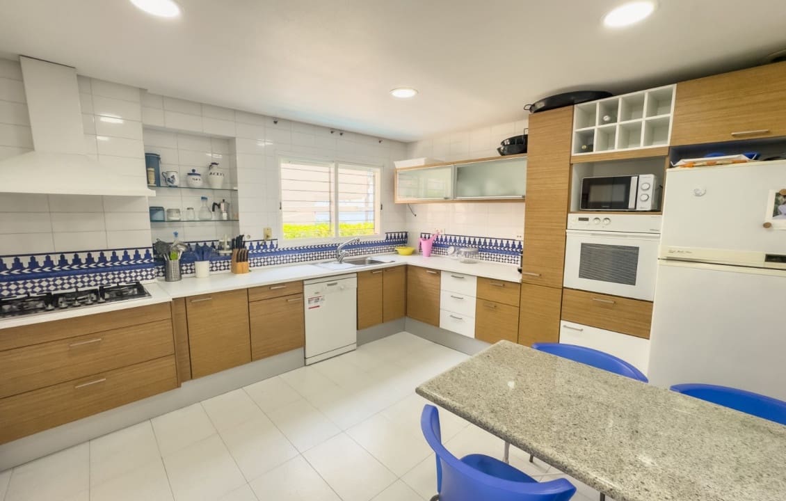 4 slaapkamer Appartement voor vakantieverhuur in Santa Pola met zwembad - € 2.000 (Ref: 9060164)