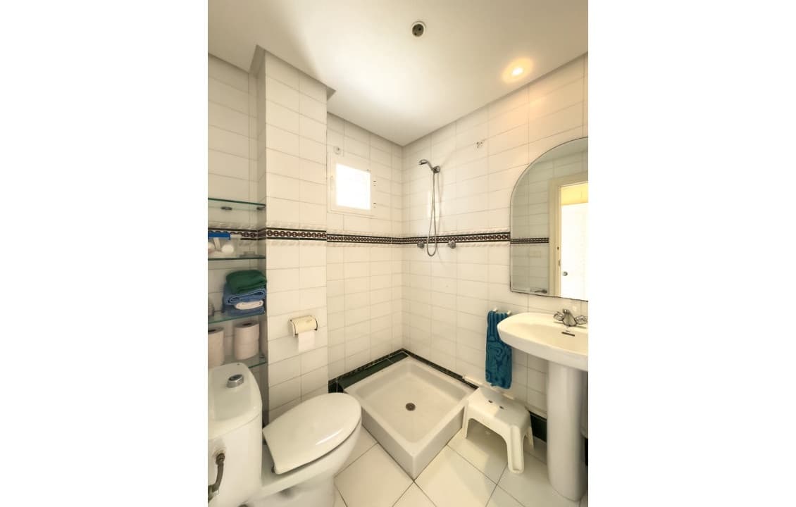 4 slaapkamer Appartement voor vakantieverhuur in Santa Pola met zwembad - € 2.000 (Ref: 9060164)