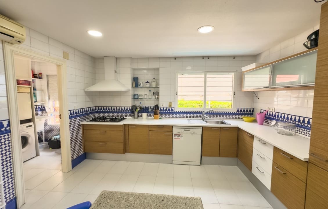 4 slaapkamer Appartement voor vakantieverhuur in Santa Pola met zwembad - € 2.000 (Ref: 9060164)