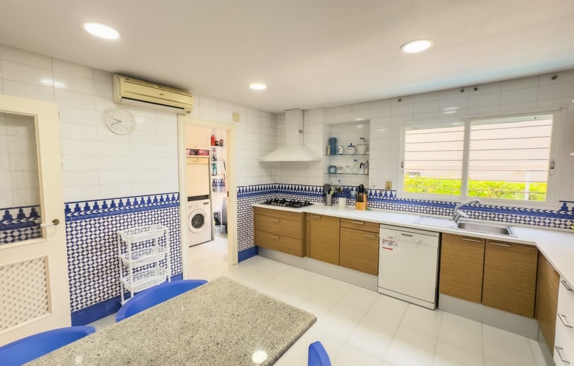 4 slaapkamer Appartement voor vakantieverhuur in Santa Pola met zwembad - € 2.000 (Ref: 9060164)