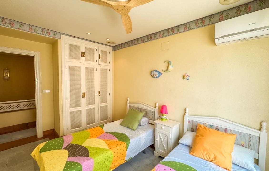 4 slaapkamer Appartement voor vakantieverhuur in Santa Pola met zwembad - € 2.000 (Ref: 9060164)