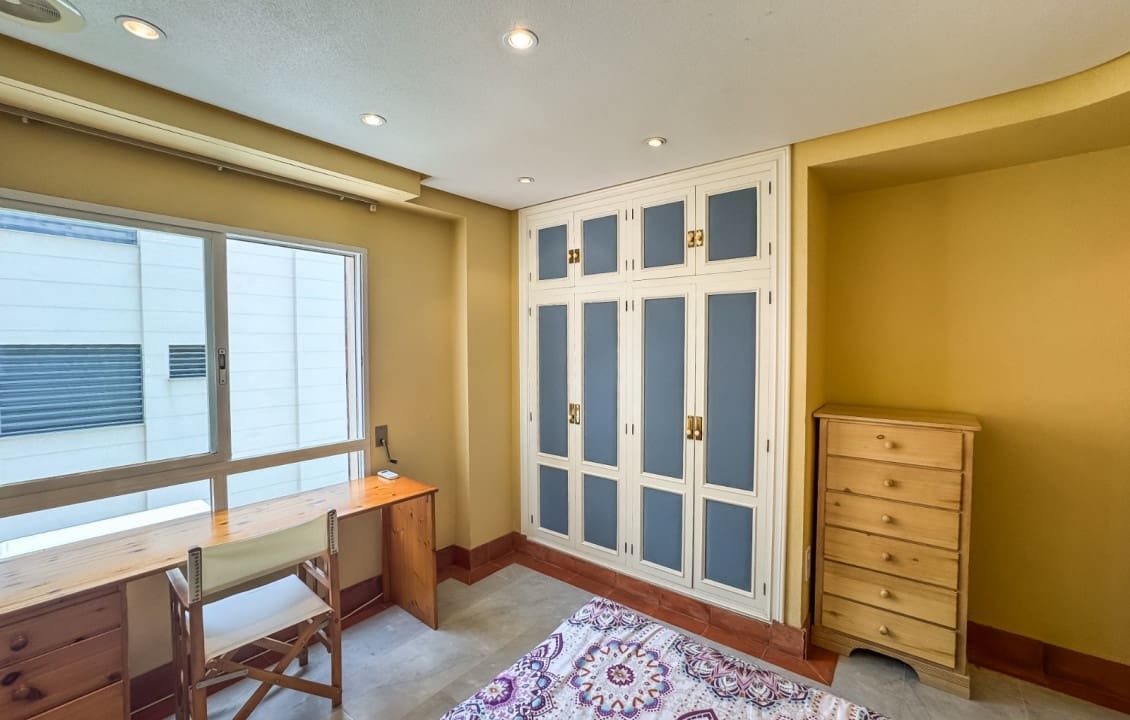 4 slaapkamer Appartement voor vakantieverhuur in Santa Pola met zwembad - € 2.000 (Ref: 9060164)