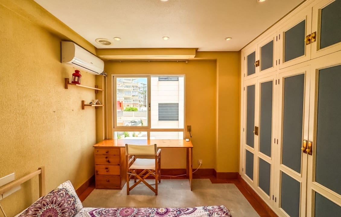 4 slaapkamer Appartement voor vakantieverhuur in Santa Pola met zwembad - € 2.000 (Ref: 9060164)