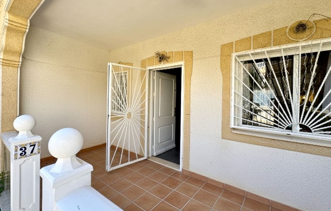 2 sovrum Semi-fristående Villa till salu i Ciudad Quesada med pool - 250 000 € (Ref: 9187265)