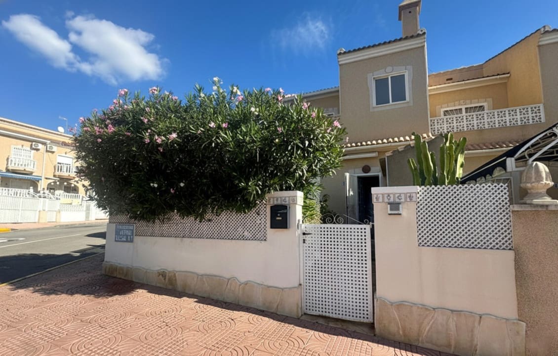 2 sovrum Semi-fristående Villa till salu i Ciudad Quesada med pool - 250 000 € (Ref: 9187265)