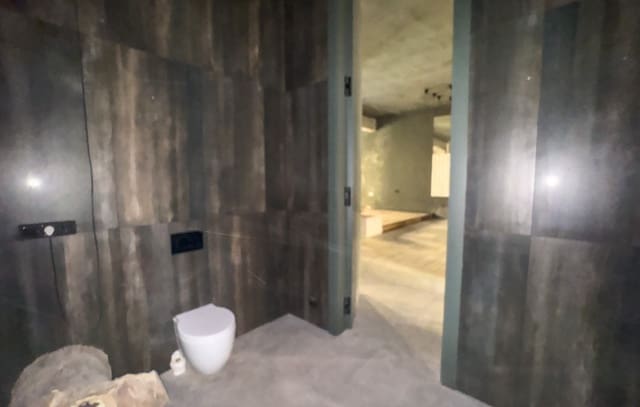 2 bedroom Commercial for rent in Centro, Elche / Elx - € 2,000 (Ref: 9301548)