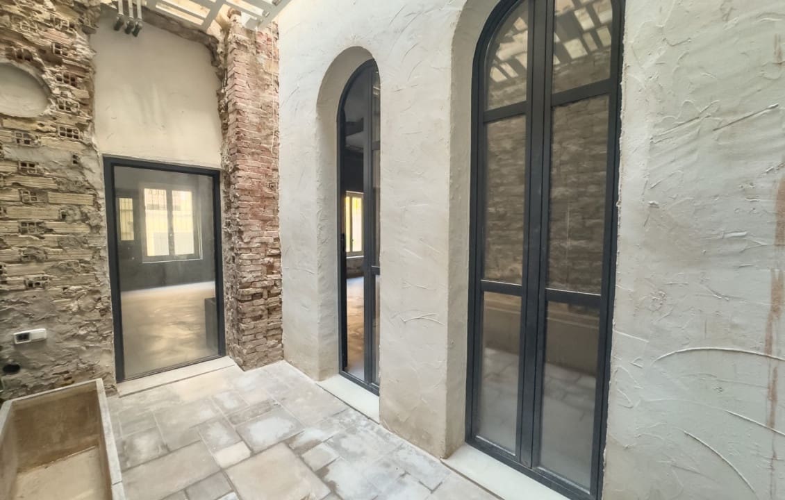 2 bedroom Commercial for rent in Elche / Elx - € 2,000 (Ref: 9301548)