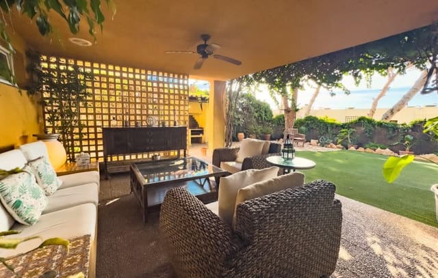 Chalet de 4 habitaciones en Calas Santa Pola Este, Santa Pola en alquiler vacacional - 2.000 € (Ref: 9306429)