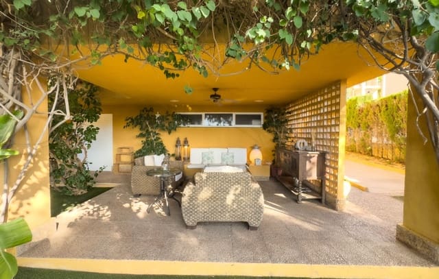 Chalet de 4 habitaciones en Calas Santa Pola Este, Santa Pola en alquiler vacacional - 2.000 € (Ref: 9306429)