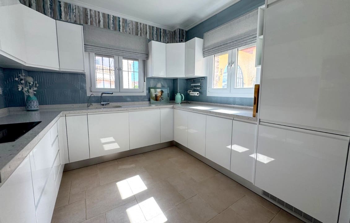 Chalet de 3 habitaciones en Ciudad Quesada en venta con piscina garaje - 599.000 € (Ref: 9319552)