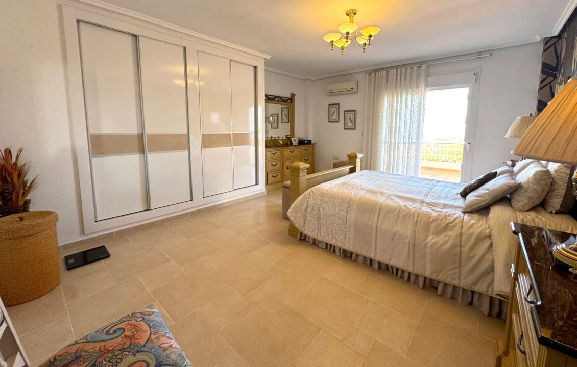 Chalet de 3 habitaciones en Ciudad Quesada en venta con piscina garaje - 599.000 € (Ref: 9319552)