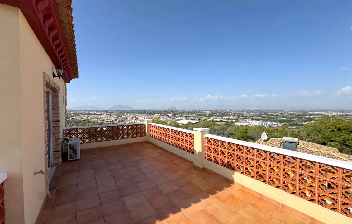 Chalet de 3 habitaciones en Ciudad Quesada en venta con piscina garaje - 599.000 € (Ref: 9319552)