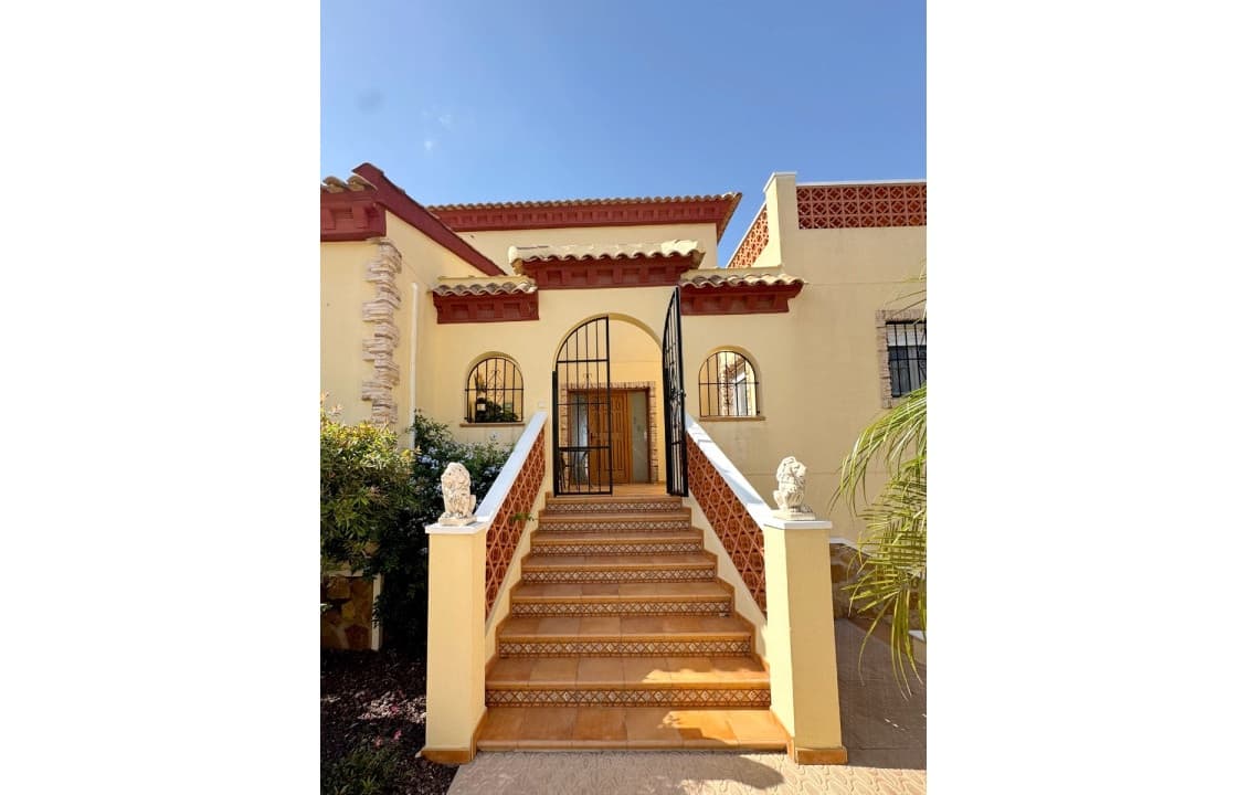 Chalet de 3 habitaciones en Ciudad Quesada en venta con piscina garaje - 599.000 € (Ref: 9319552)