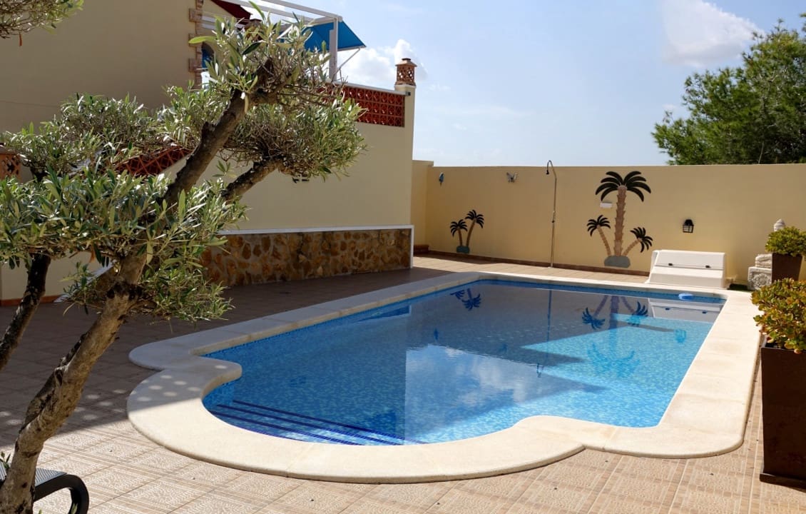 Chalet de 3 habitaciones en Ciudad Quesada en venta con piscina garaje - 599.000 € (Ref: 9319552)