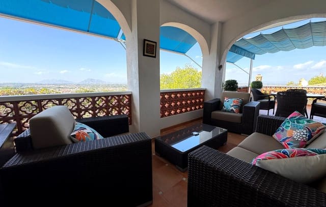 Chalet de 3 habitaciones en Ciudad Quesada, Rojales en venta con piscina garaje - 599.000 € (Ref: 9319552)