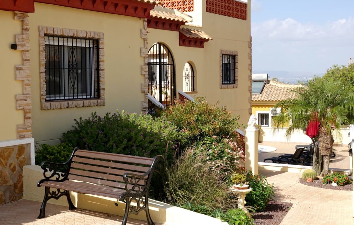 Chalet de 3 habitaciones en Ciudad Quesada en venta con piscina garaje - 599.000 € (Ref: 9319552)