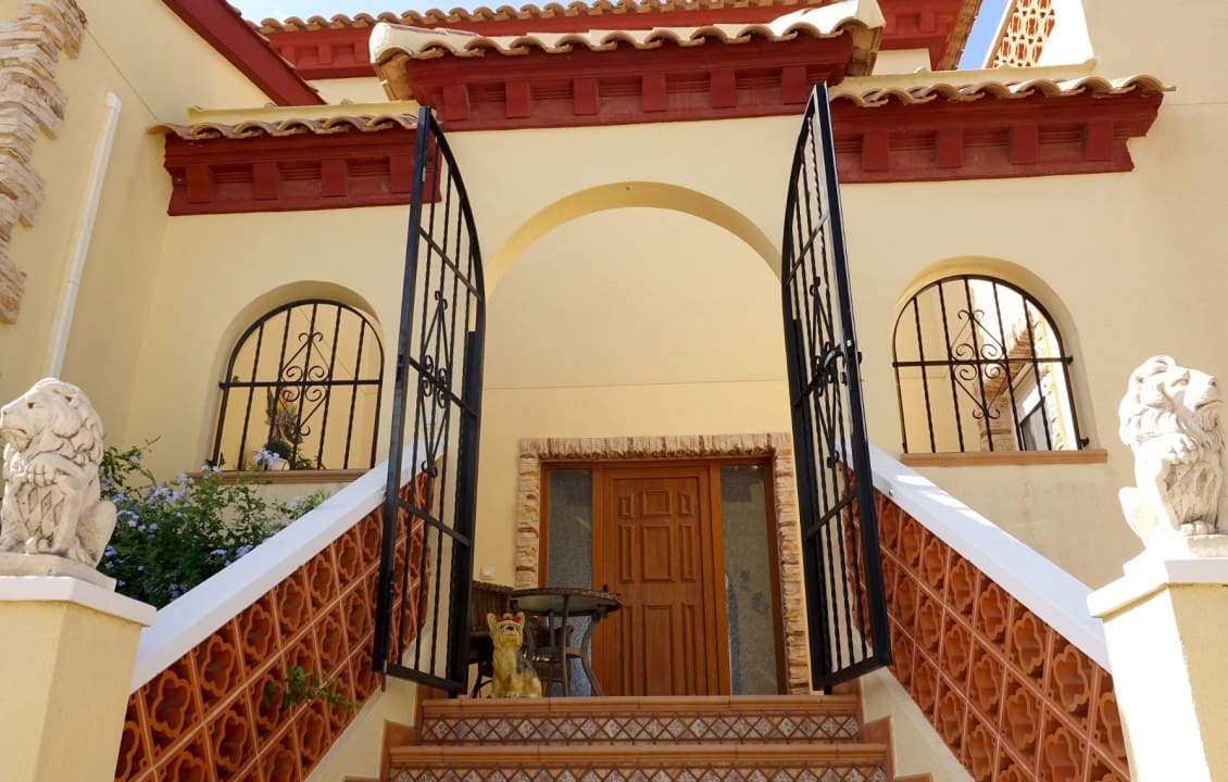 Chalet de 3 habitaciones en Ciudad Quesada en venta con piscina garaje - 599.000 € (Ref: 9319552)
