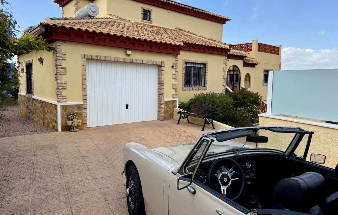 Chalet de 3 habitaciones en Ciudad Quesada en venta con piscina garaje - 599.000 € (Ref: 9319552)