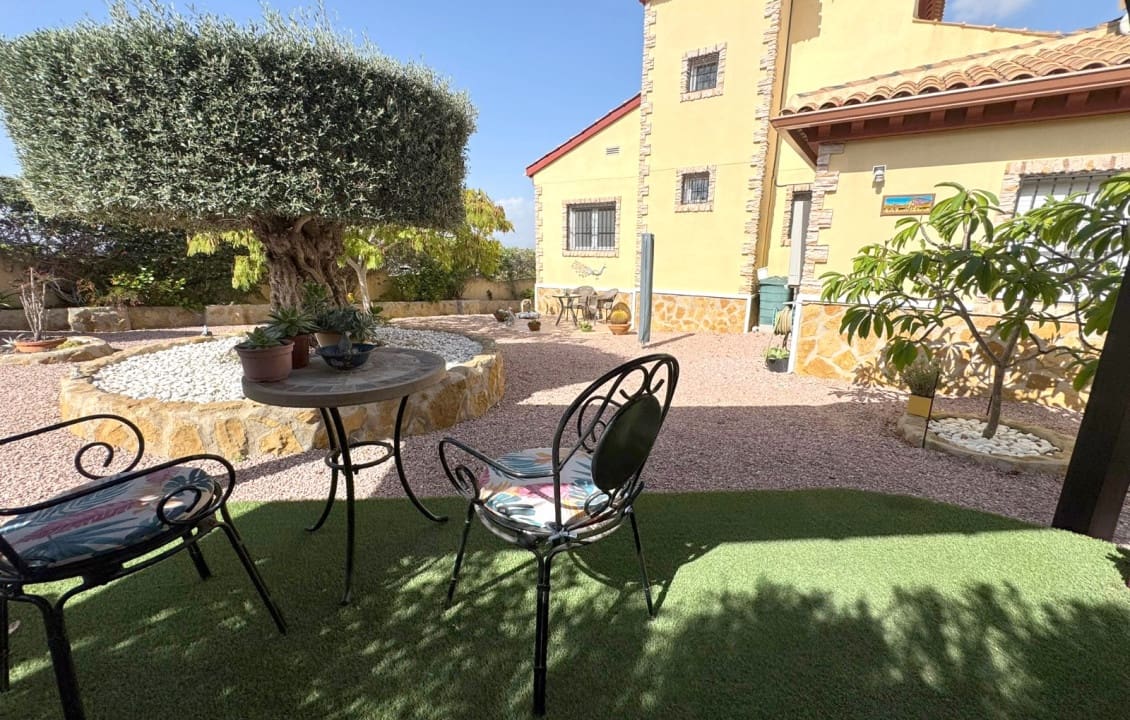 Chalet de 3 habitaciones en Ciudad Quesada en venta con piscina garaje - 599.000 € (Ref: 9319552)