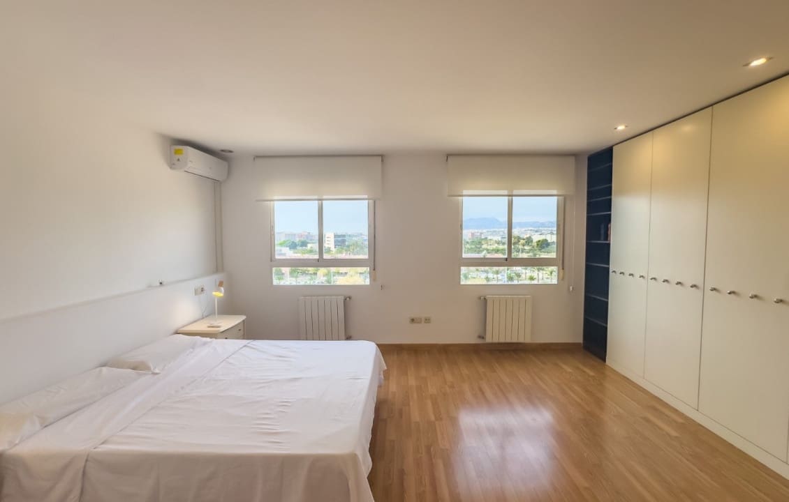 2 bedroom Flat for rent in Elche / Elx - € 1,200 (Ref: 9340388)