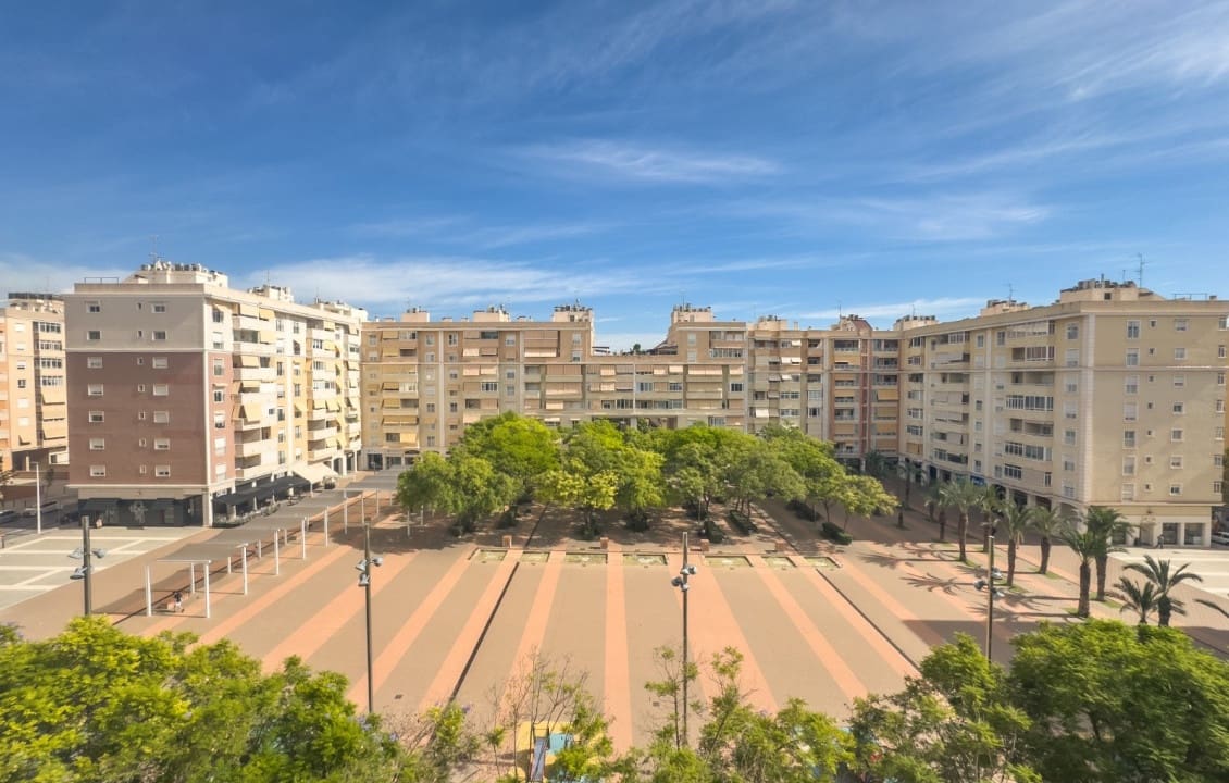 2 bedroom Flat for rent in Elche / Elx - € 1,200 (Ref: 9340388)