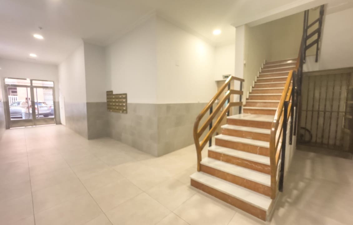 3 slaapkamer Appartement voor vakantieverhuur in Santa Pola - € 1.000 (Ref: 9357426)