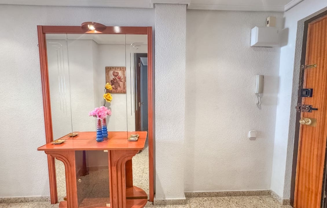 3 slaapkamer Appartement voor vakantieverhuur in Santa Pola - € 1.000 (Ref: 9357426)