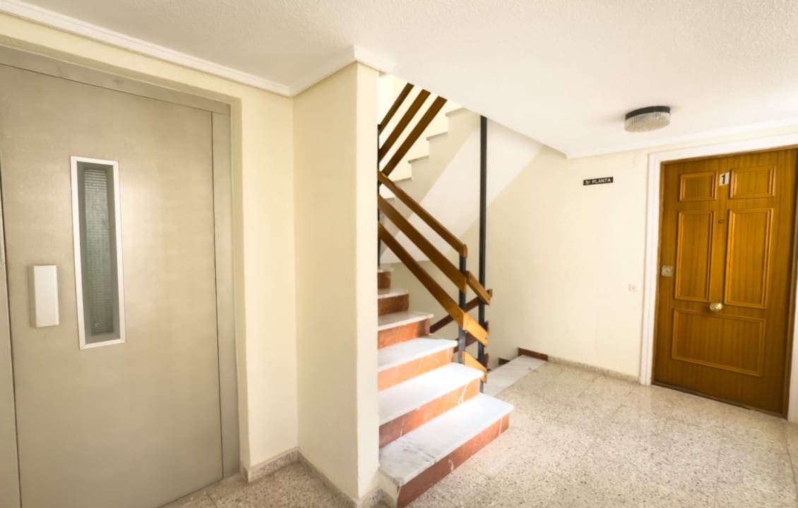 3 slaapkamer Appartement voor vakantieverhuur in Santa Pola - € 1.000 (Ref: 9357426)